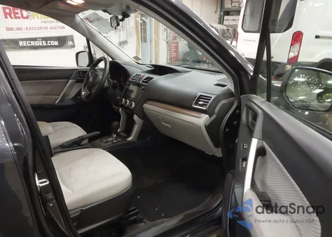 2017 Subaru Forester 2.5I Premium z USA, uszkodzony, nr VIN JF2SJAEC5HH529053